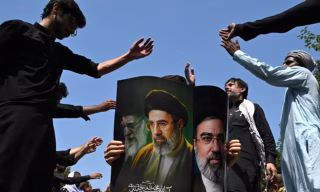 Người dân Iran đổ về Tehran trước lễ tang cố Lãnh tụ tối cao Ali Khamenei
