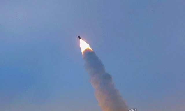 Triều Tiên phóng vật thể nghi tên lửa đạn đạo