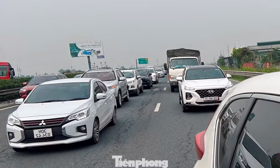 Ùn tắc khiến CSGT phải đóng cao tốc nhiều lần trong ngày đầu nghỉ lễ Giỗ Tổ