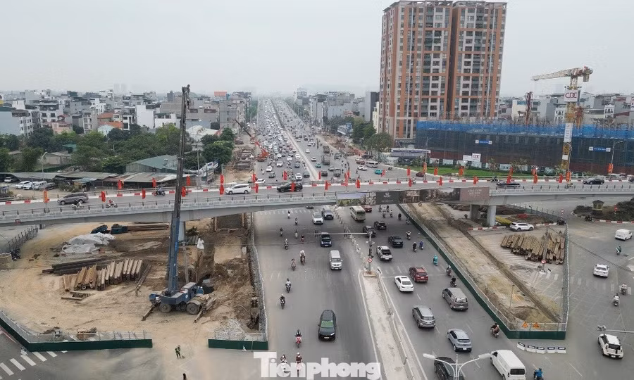 Mở rộng rào chắn phục vụ thi công dự án hầm chui Cổ Linh