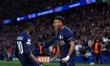PSG thắng dễ Liverpool, đặt một chân vào bán kết Champions League