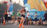 Cuộc đua 'vương miện' hấp dẫn trên đường chạy marathon nữ tại Khánh Hòa