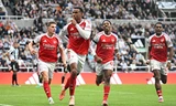 Arsenal ngược dòng đánh bại Newcastle bằng bàn thắng phút bù giờ 