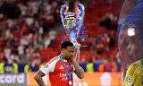 Declan Rice bảo vệ hai cầu thủ Arsenal sút hỏng luân lưu