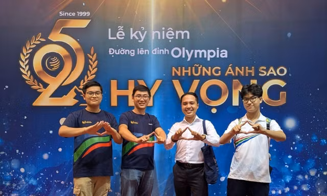 Khi “vũ trụ” gọi tên Bảo Khánh: Câu chuyện dễ thương về “vía Quán quân” tại Olympia 25