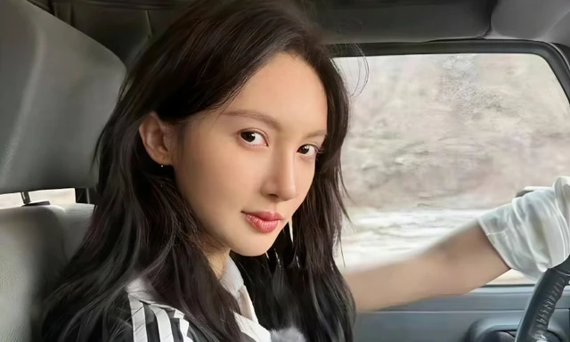 Hoa khôi trường múa bị cảnh cáo