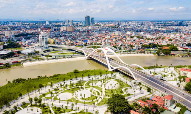 Quảng trường nhà hát TP Hải Phòng. 