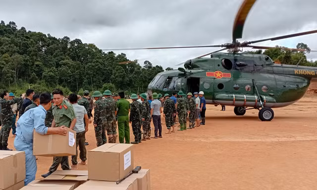 Bộ Quốc phòng điều động 3 trực thăng tới Điện Biên cứu trợ đồng bào
