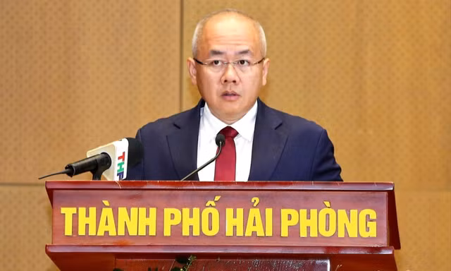 Ông Đỗ Thành Trung phát biểu nhận nhiệm vụ tân Chủ tịch UBND TP Hải Phòng. 