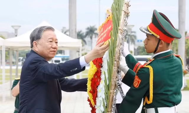 Tổng Bí thư, Chủ tịch nước Tô Lâm dâng hương tưởng niệm các Anh hùng liệt sỹ tại Đà Nẵng