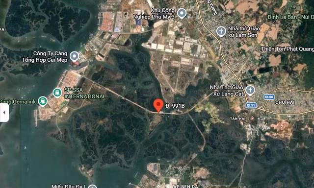 Phát hiện người cha tử vong trong lán, con trai bị thương nằm gục bên đường 