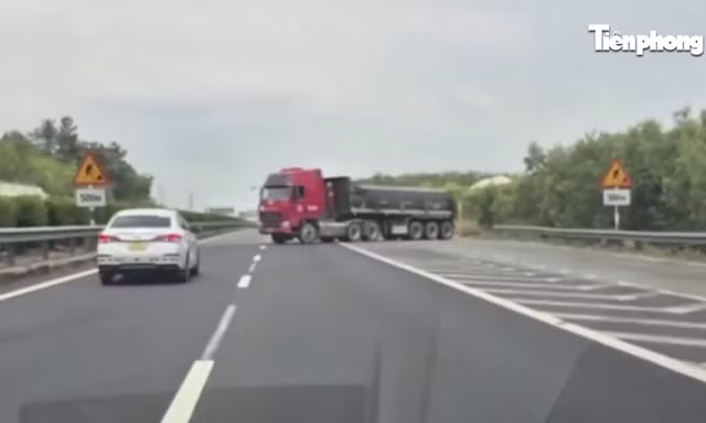 Rùng mình xe đầu kéo 'diễn xiếc' trên cao tốc TPHCM – Long Thành – Dầu Giây