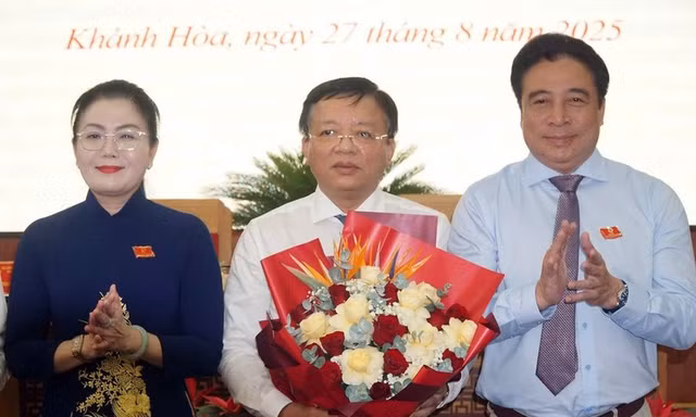 Phê chuẩn ông Lê Huyền giữ chức Phó Chủ tịch UBND tỉnh Khánh Hòa