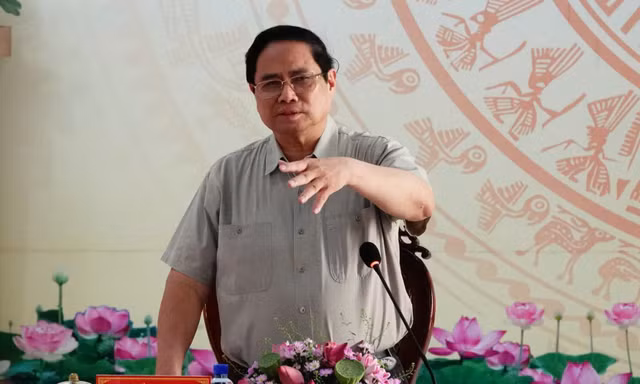  Thủ tướng: Chuyển từ hành chính quản lý, ‘hết giờ thì về’ sang phục vụ nhân dân