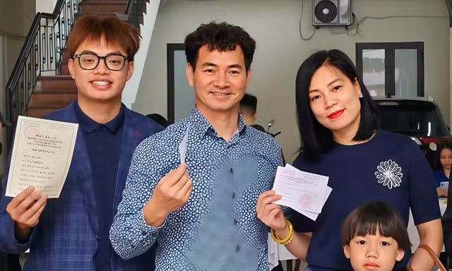 Niềm vui của Cục trưởng Xuân Bắc, NSND Công Lý cùng giới nghệ sĩ trong ngày hội lớn của toàn dân
