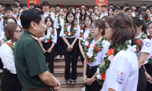 Bộ Quốc phòng vinh danh 135 học sinh tiêu biểu trong toàn quân