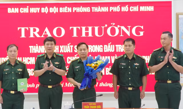 Khen thưởng lực lượng phá chuyên án sản xuất tiền giả