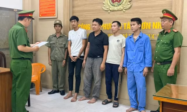 Ẩu đả từ việc nữ nhân viên quán bia bị khách hăm dọa