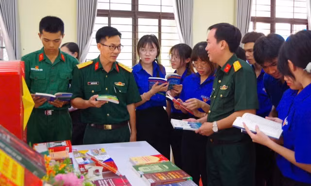 Trung đoàn 271 hưởng ứng Ngày Sách và Văn hóa đọc 2026