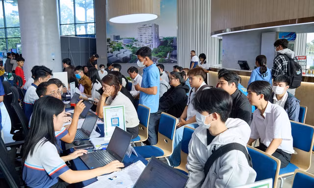 Chưa nhập học, nhiều trường đại học ở TPHCM đã tuyển bổ sung