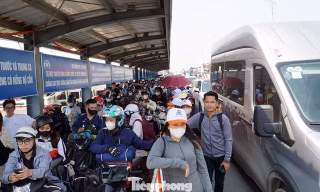 Nườm nượp khách du lịch đảo Cát Bà