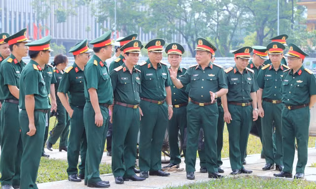 Thứ trưởng Bộ Quốc phòng kiểm tra dự án mở rộng Quảng trường Ba Đình