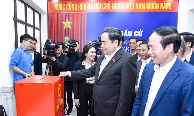Chủ tịch Quốc hội kiểm tra công tác chuẩn bị bầu cử tại Hải Phòng