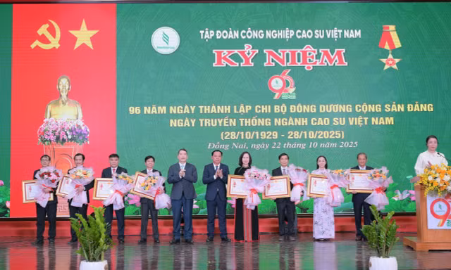 Ngành Cao su kỷ niệm 96 năm truyền thống, công bố nhãn hiệu VRG GREEN