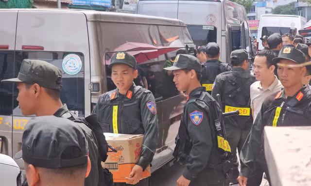 Công an thu giữ nhiều tài liệu từ khám xét Thẩm mỹ viện Mailisa TPHCM