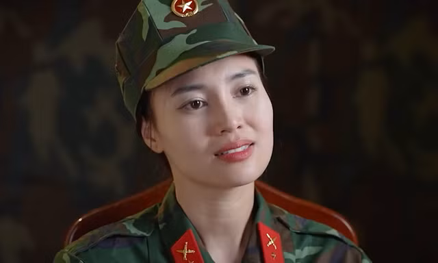 Ninh Dương Lan Ngọc rời Sao nhập ngũ