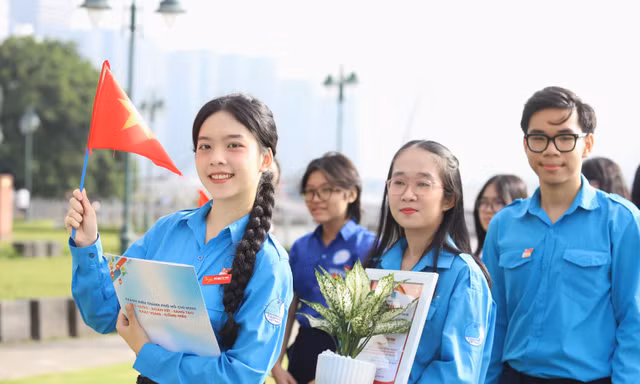 Tuổi trẻ TPHCM chào cờ 'Tôi yêu Tổ quốc tôi' mừng Quốc khánh, chung sức chăm lo an sinh xã hội
