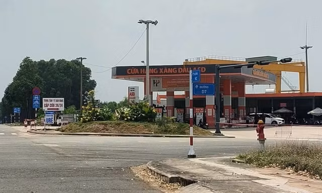 Ô tô cán bé gái 2 tuổi tử vong tại cây xăng dầu ở TPHCM