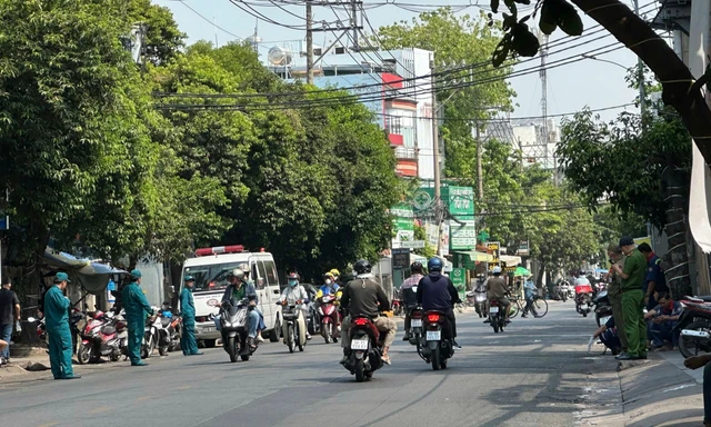 Người đàn ông đột tử trên vỉa hè ở TPHCM