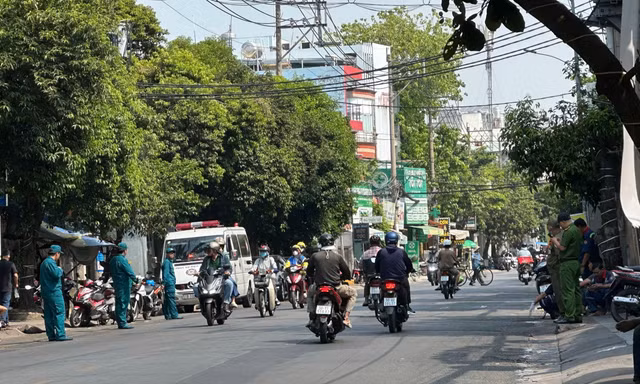 Người đàn ông đột tử trên vỉa hè ở TPHCM