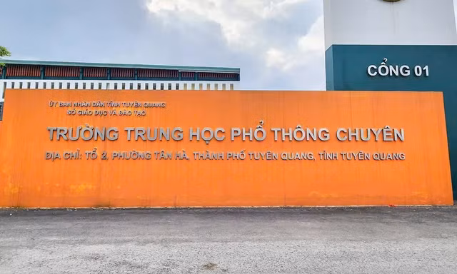 Phê chuẩn lệnh bắt giáo viên mở rộng xác minh các trường hợp liên quan vụ điểm Toán cao bất thường ở Tuyên Quang
