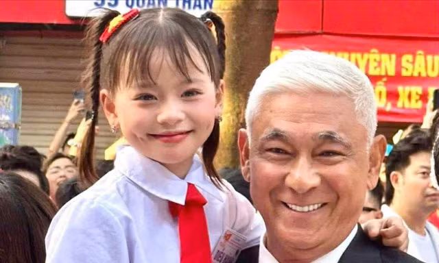 Bố bé gái 7 tuổi hát cùng Mỹ Tâm tại Quảng trường Ba Đình: 'Tôi khóc vì tự hào'