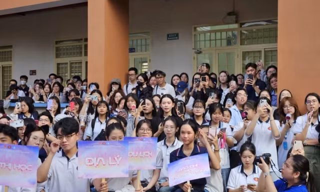 Hiệu trưởng Trường ĐH Khoa học Xã hội và Nhân văn TPHCM khuyên sinh viên