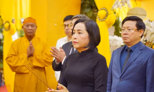 Lãnh đạo Đảng, Nhà nước, Mặt trận Tổ quốc viếng Trưởng lão Hòa thượng Thích Trí Tịnh