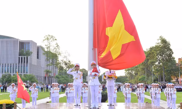 Những hình ảnh xúc động và tự hào trong ngày thống nhất non sông