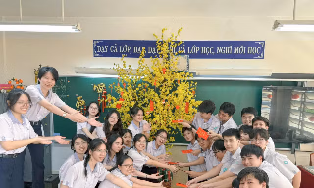 Trường lập kỳ tích: Một lớp 'ẵm' 12 điểm 10, điểm trung bình khối A00 gần tuyệt đối