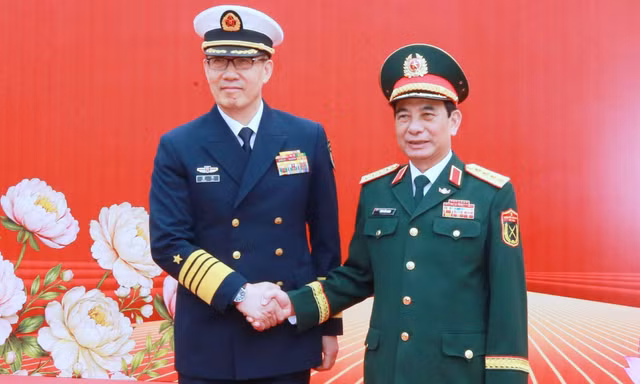 Đại tướng Phan Văn Giang và Thượng tướng Đổng Quân hội đàm