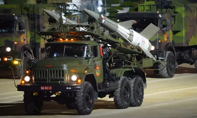 Xe tăng, tên lửa đạn đạo xuất hiện tại tổng hợp luyện diễu binh