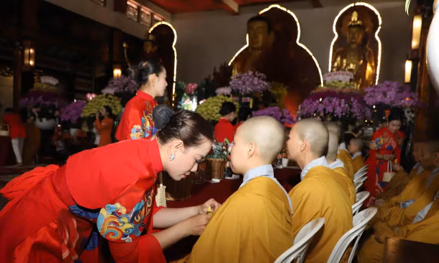 Nghi thức bông hồng cài áo