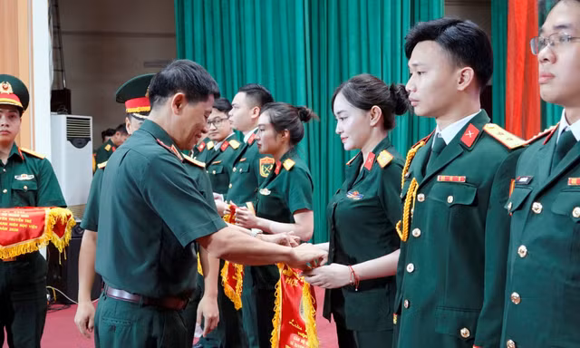 Thủ lĩnh Đoàn Học viện Quân y đua tài