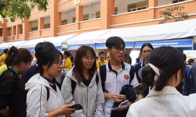 Doanh nghiệp săn đón sinh viên Nhân văn ngay tại giảng đường