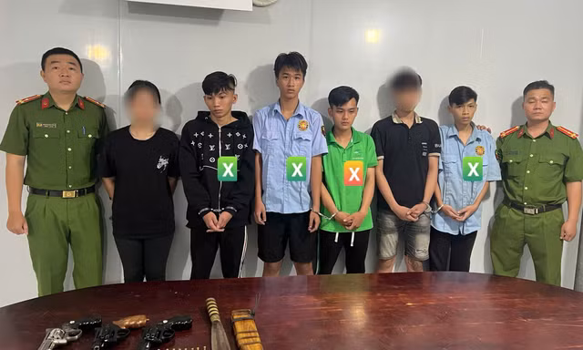 Bắt khẩn cấp 4 đối tượng sử dụng súng, dao tự chế giải quyết mâu thuẫn