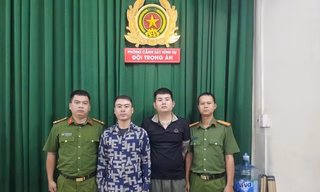 Khởi tố nhóm cho vay nặng lãi, buộc người vay thế chấp clip nhạy cảm