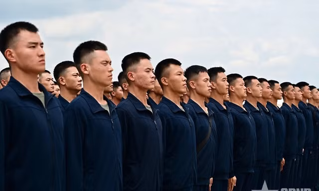 CLIP: 120 quân nhân Trung Quốc tham gia diễu binh, diễu hành đã đến Hà Nội