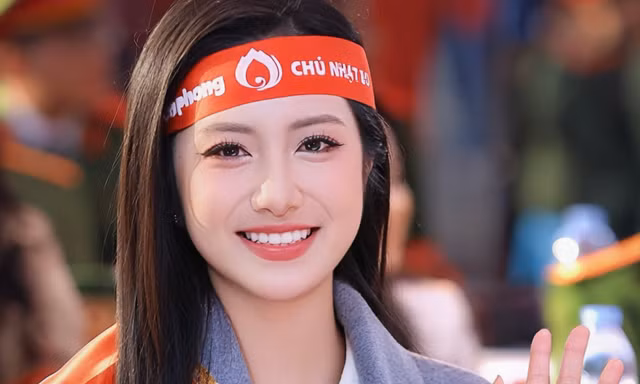 Hoa hậu Hà Trúc Linh và dàn người đẹp tiếp lửa ngày hội Chủ Nhật Đỏ