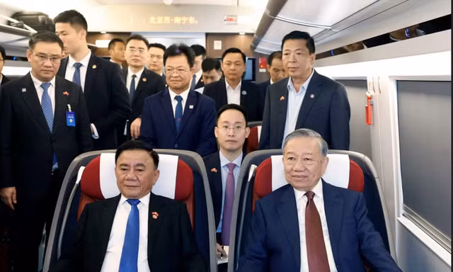 Tổng Bí thư, Chủ tịch nước Tô Lâm đi tàu cao tốc thăm Nam Ninh, Trung Quốc
